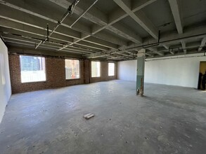 818 W 7th St, Los Angeles, CA for rent Interior Photo- Image 2 of 3