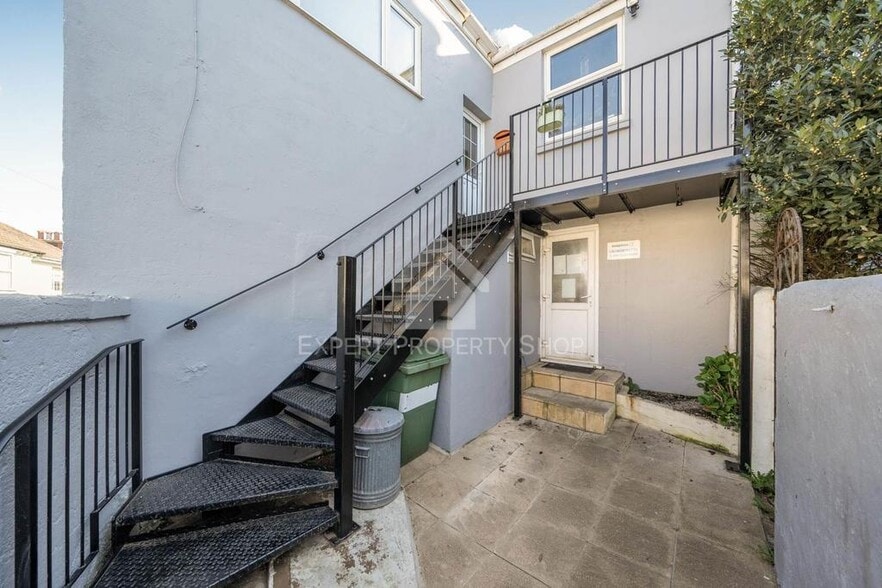 43 Montreal Rd, Brighton for sale - Building Photo - Image 2 of 7