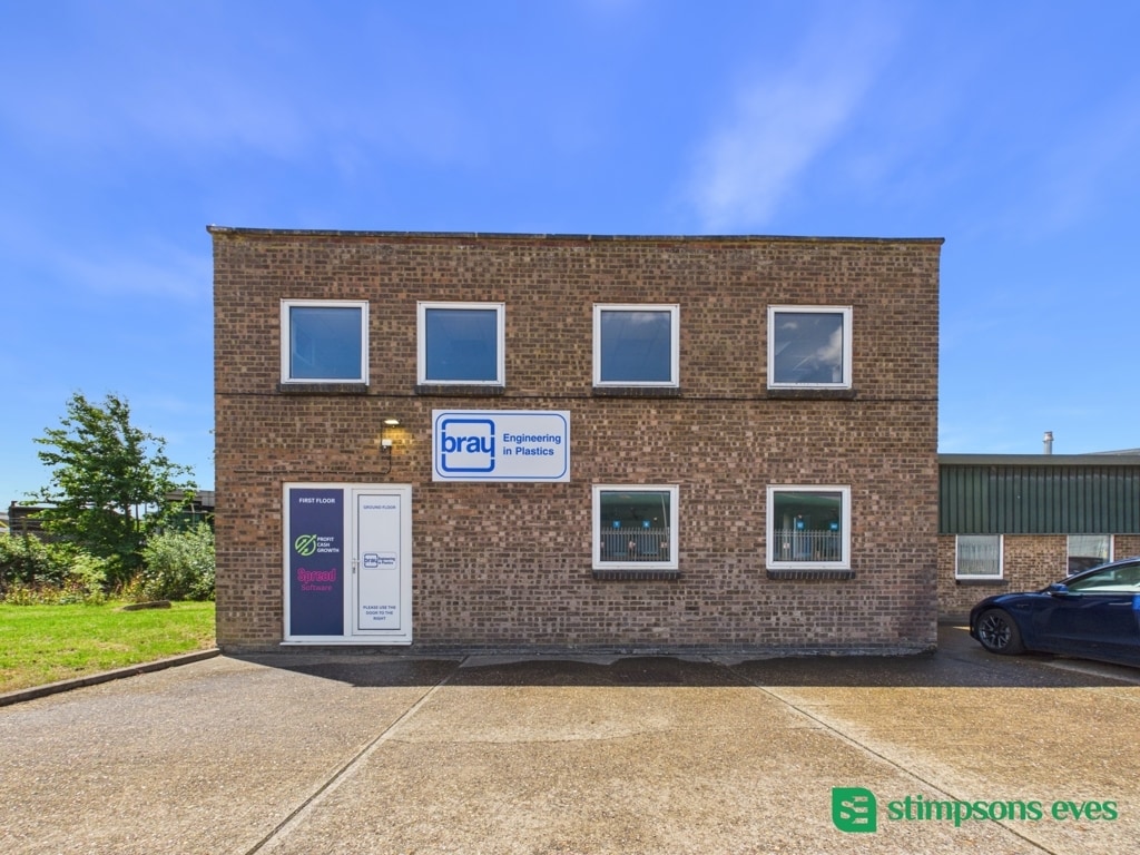 Cherrycourt Way, Leighton Buzzard to rent Building Photo- Image 1 of 3