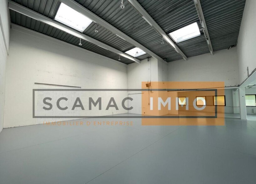 Industrial in Champs-sur-Marne to rent - Building Photo - Image 2 of 9