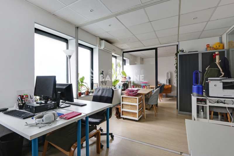 Office in Levallois-Perret to rent - Interior Photo - Image 2 of 11