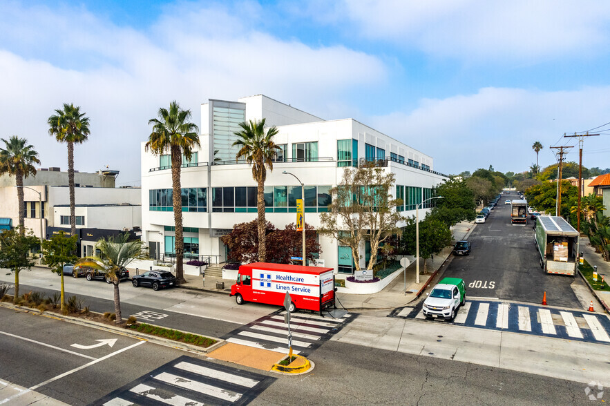 2121 Wilshire Blvd, Santa Monica, CA for sale - Primary Photo - Image 1 of 1