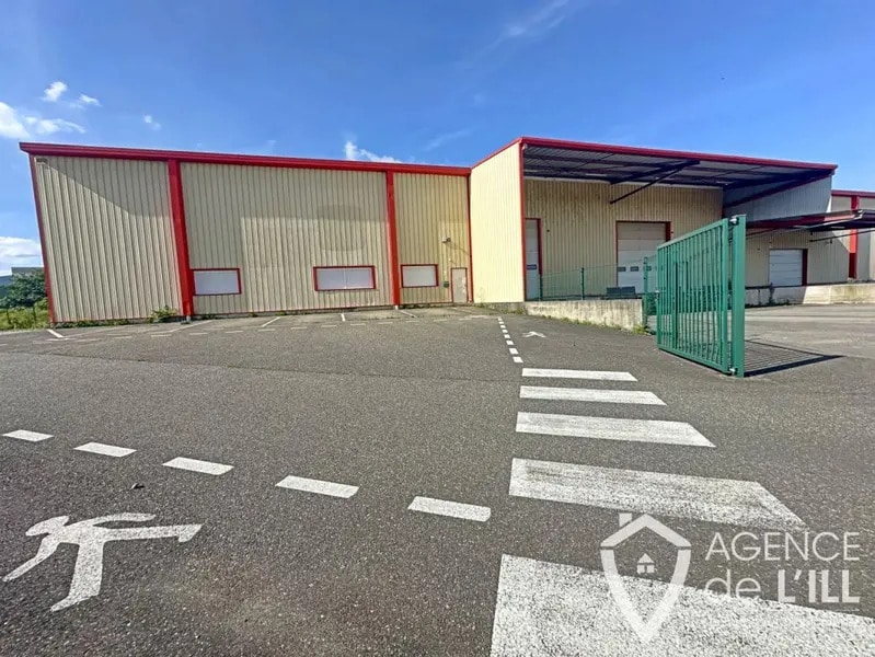 Location Entrepôt 1 650 m² - Photo 1