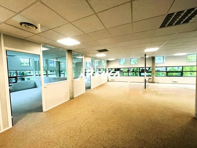 Office in Mérignac to rent - Interior Photo - Image 3 of 5