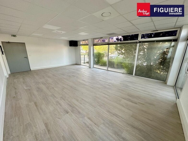 Office in Aix-en-Provence for sale - Building Photo - Image 2 of 7