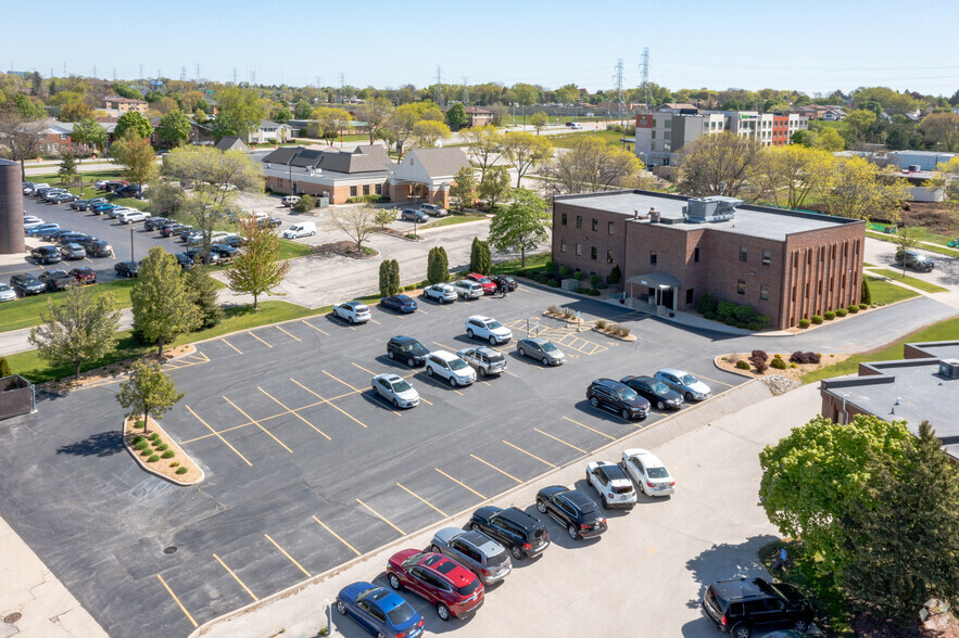 2363 S 102nd St, West Allis, WI for sale - Building Photo - Image 3 of 11