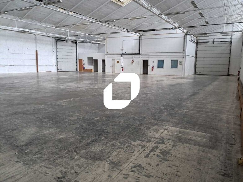 Light Industrial in Massy to rent - Interior Photo - Image 2 of 13
