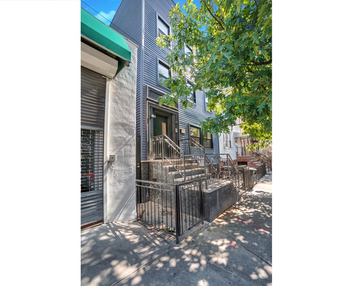 68 Eckford St, Brooklyn, NY for sale - Building Photo - Image 2 of 24