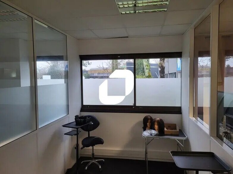 Office in Mérignac to rent - Interior Photo - Image 3 of 10