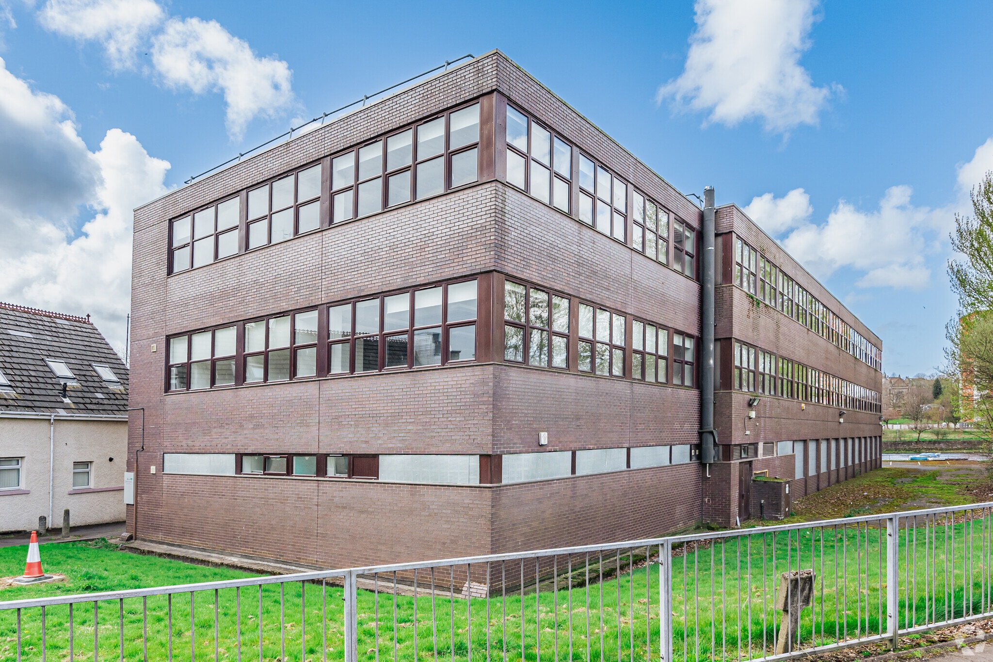 4-14 Bridge St, Dumbarton for sale Primary Photo- Image 1 of 3