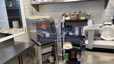 Retail in Madrid, Madrid to rent Interior Photo- Image 2 of 2