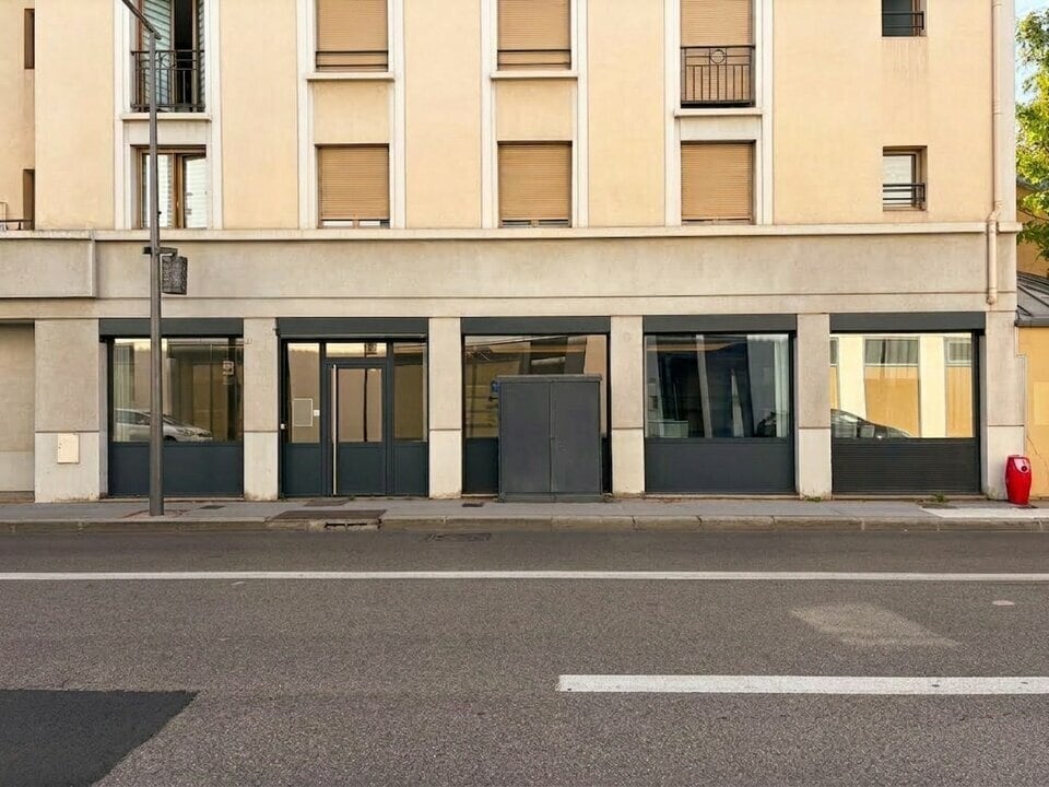 113 Avenue Charles De Gaulle, Tassin-la-Demi-Lune to rent Building Photo- Image 1 of 13