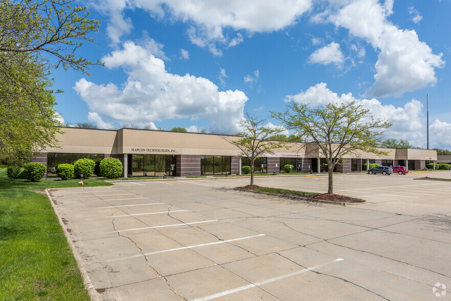 8191 Birchwood Ct, Johnston, IA for rent - Primary Photo - Image 1 of 7