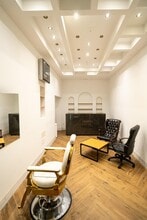 Retail in Madrid, Madrid to rent Interior Photo- Image 1 of 9