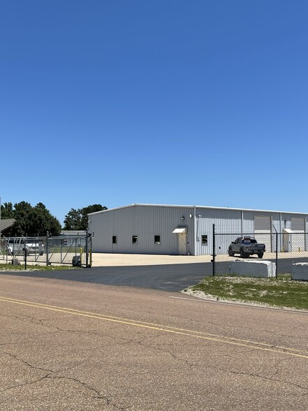 640 Industrial Rd, Savannah, TN for sale - Building Photo - Image 1 of 1