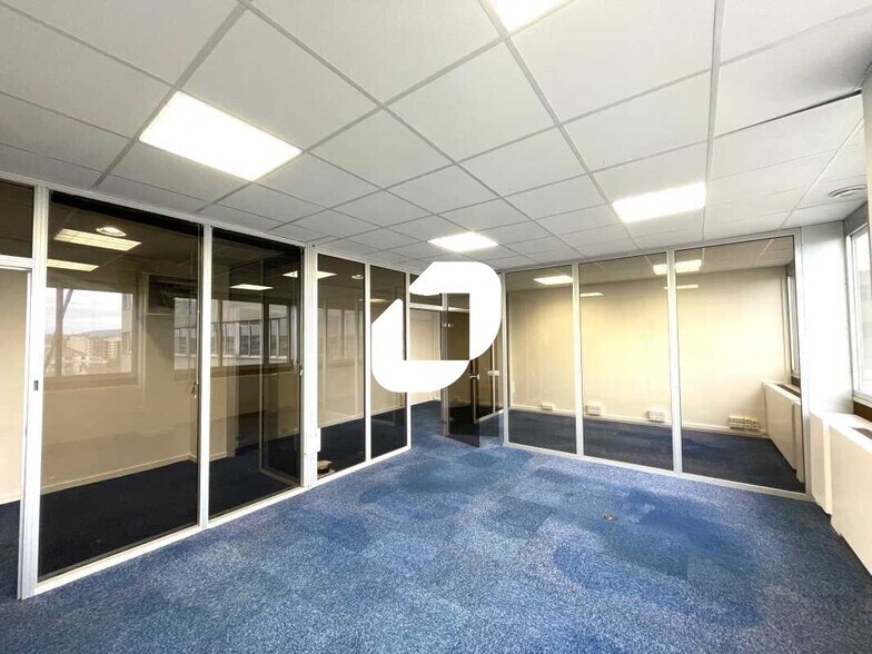 Office in Lyon for sale - Interior Photo - Image 2 of 9