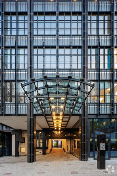 10 Fleet Pl, London to rent - Building Photo - Image 3 of 28