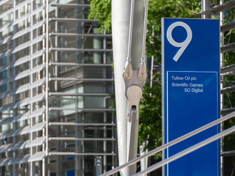 566 Chiswick High Rd, London to rent - Building Photo - Image 3 of 14