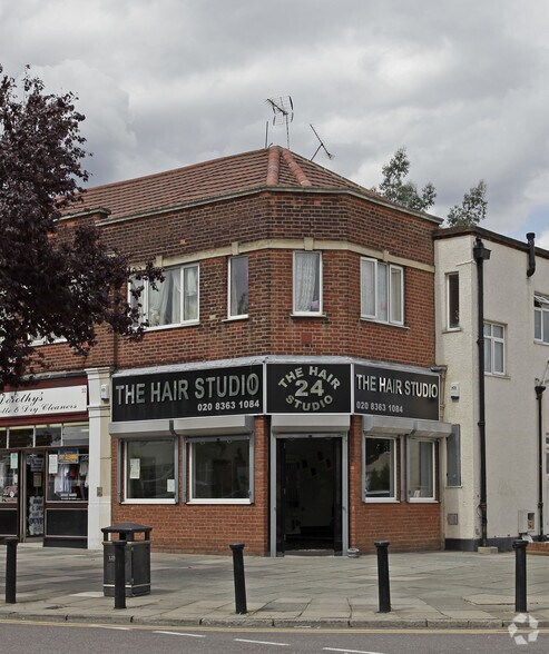 24 Fillebrook Ave, Enfield for sale - Primary Photo - Image 1 of 1