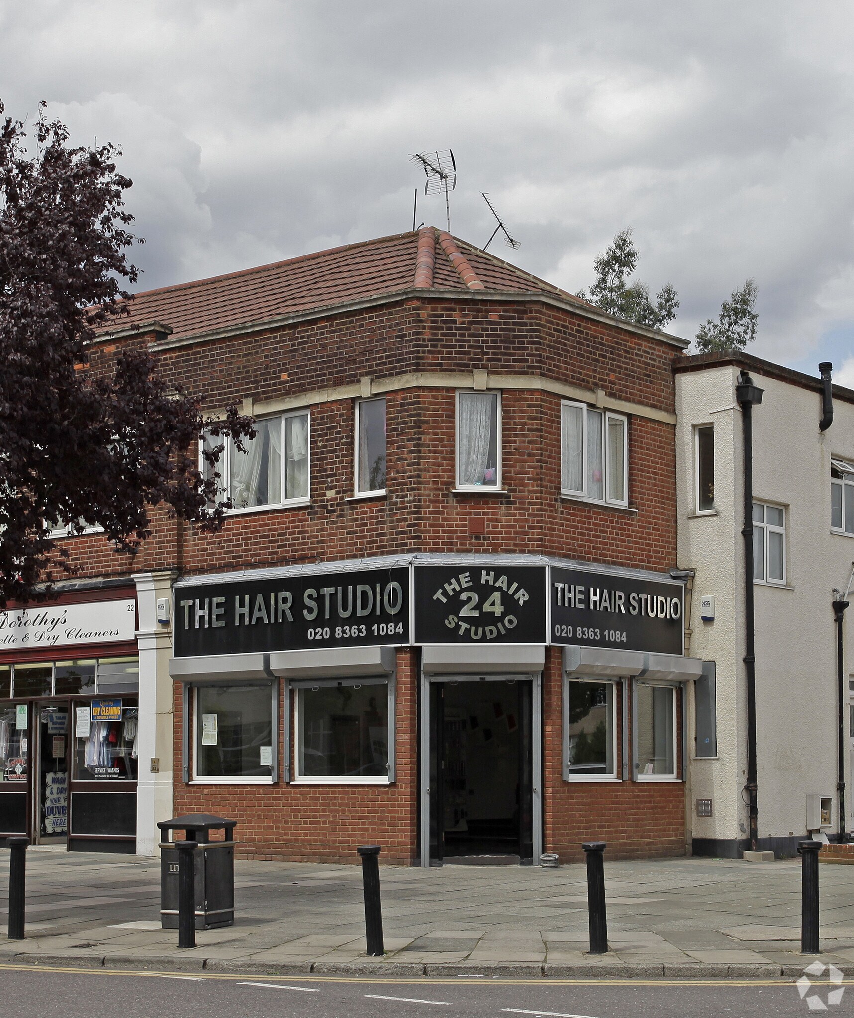 24 Fillebrook Ave, Enfield for sale Primary Photo- Image 1 of 1