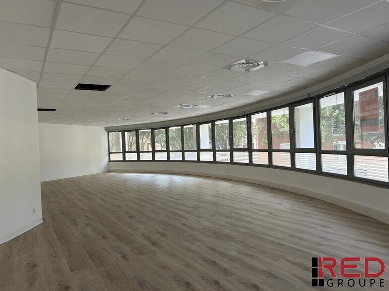Office in Aix-en-Provence for sale - Interior Photo - Image 2 of 7