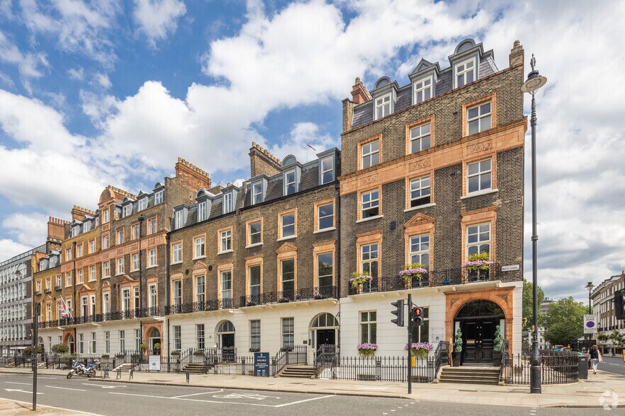 44 Russell Sq, London to rent - Building Photo - Image 2 of 3