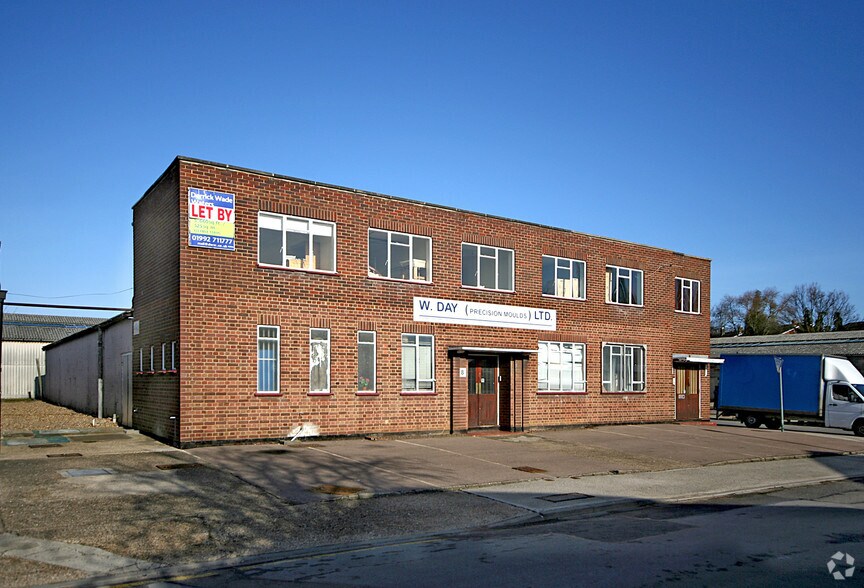 Caxton Hl, Hertford for sale - Primary Photo - Image 1 of 1