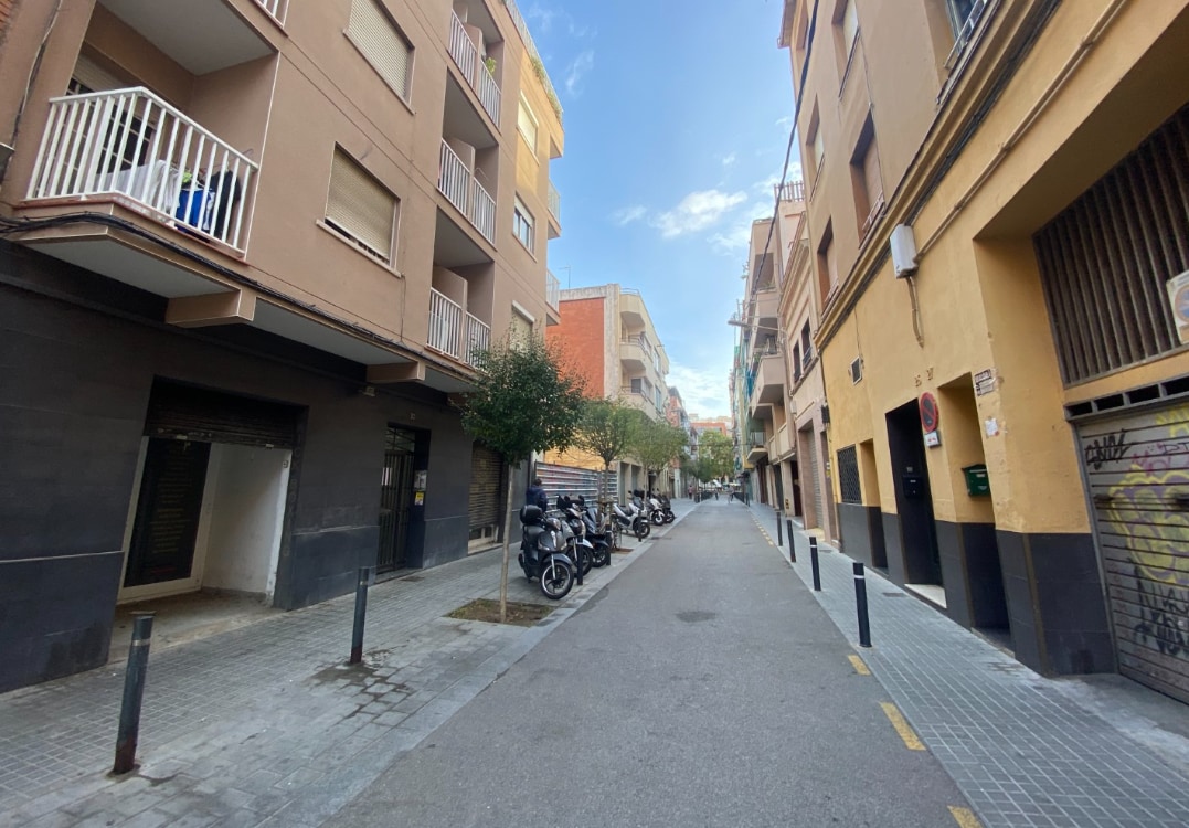 L'Hospitalet de Llobregat, BAR 08904 - Unit Puerta 01 - - Interior Photo - Image 2 of 12