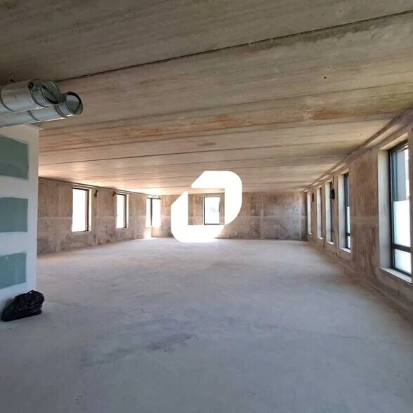 Office in Versailles to rent - Interior Photo - Image 2 of 24