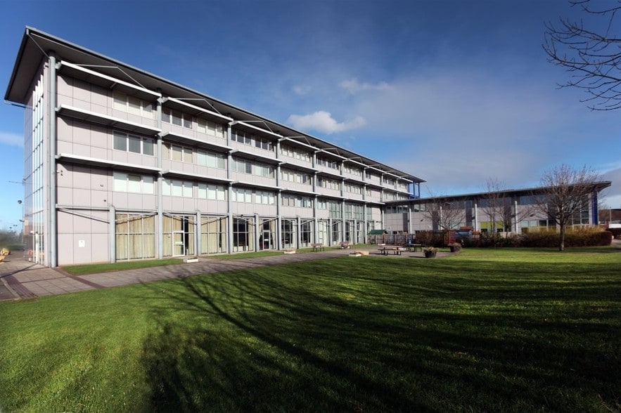 Ormesby Rd, Middlesbrough to rent - Primary Photo - Image 1 of 1