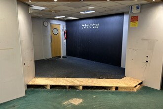 2-2A Meneage St, Helston to rent Interior Photo- Image 1 of 6