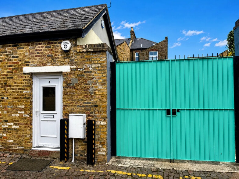4-5 Broadway Ct, London to rent - Building Photo - Image 1 of 12