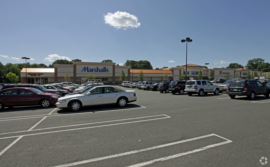 500-600 Kinderkamack Rd, Emerson, NJ for rent - Building Photo - Image 3 of 9