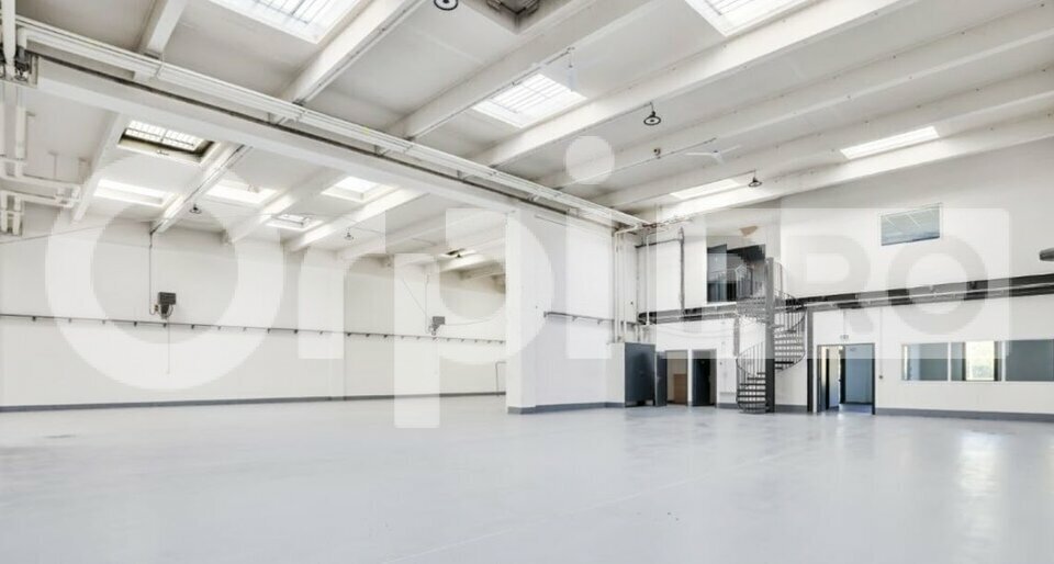 Light Industrial in Évry to rent Interior Photo- Image 1 of 9