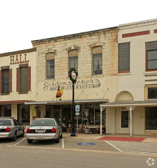 123 E Jackson St, Burnet, TX for rent - Primary Photo - Image 1 of 3