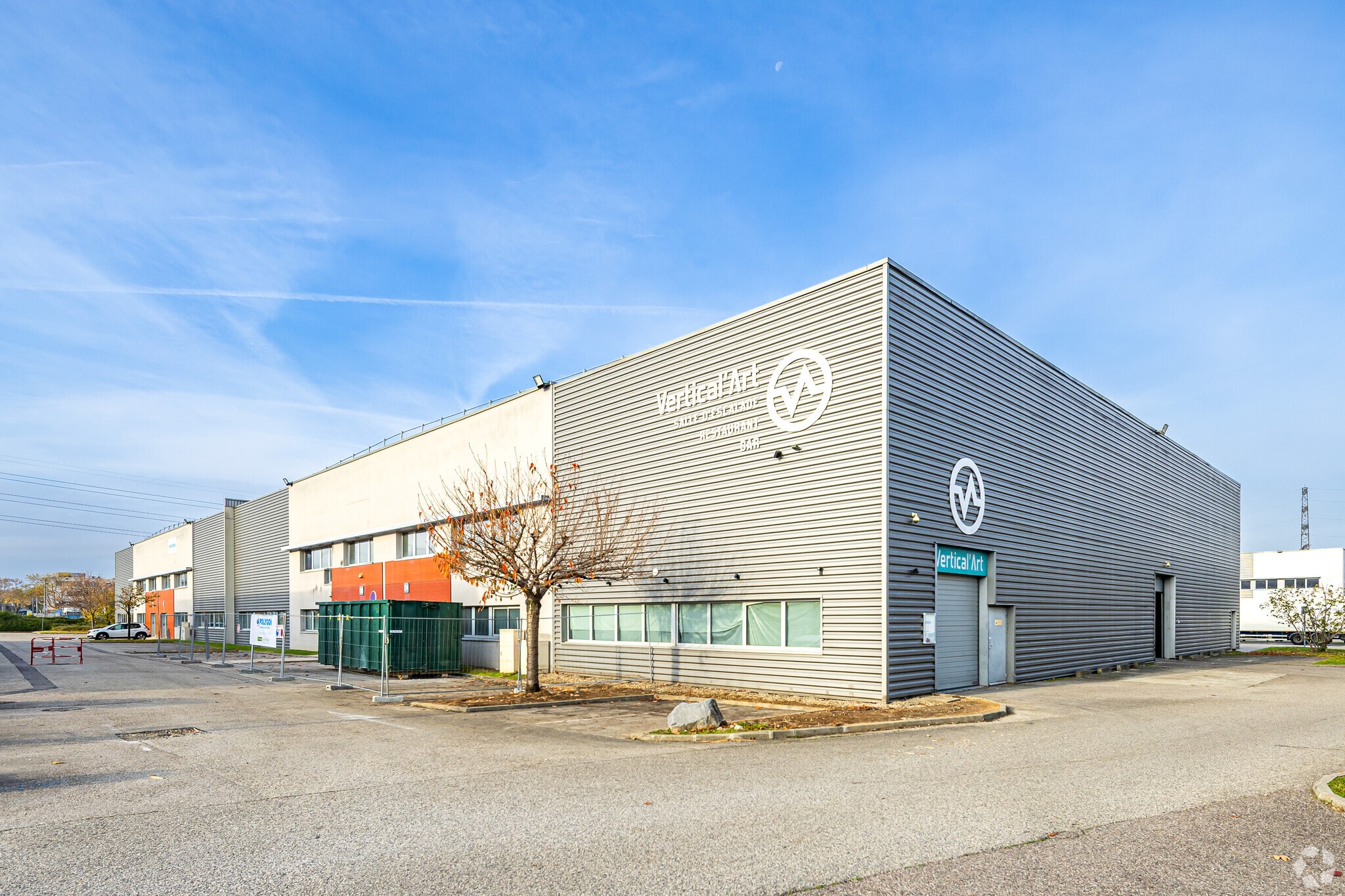 Light Industrial in Saint-Priest to rent Primary Photo- Image 1 of 3