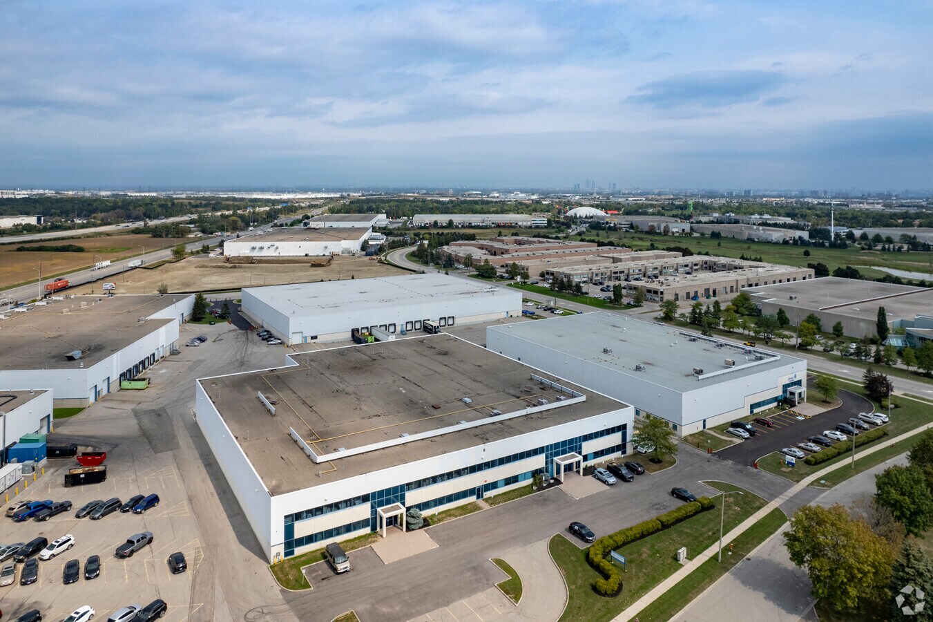 5 Paget Rd, Brampton L6T 5S2