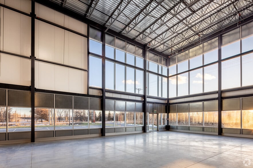 1075 Boul Bd Gérard-Cadieux, Salaberry-de-valleyfield, QC for sale - Building Photo - Image 2 of 6