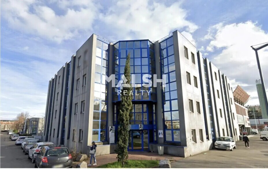 Office in Lyon to rent - Building Photo - Image 1 of 22