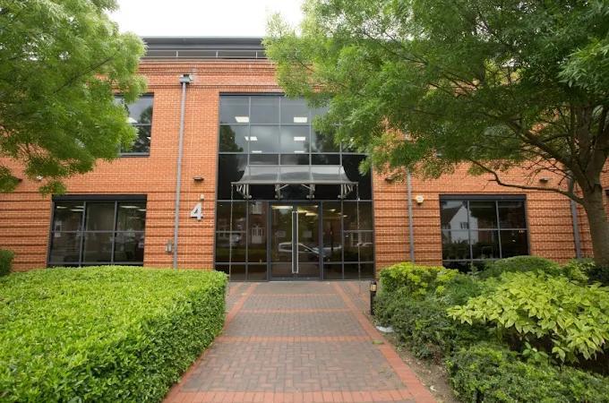 4 Beaconsfield Rd, St Albans to rent Building Photo- Image 1 of 9
