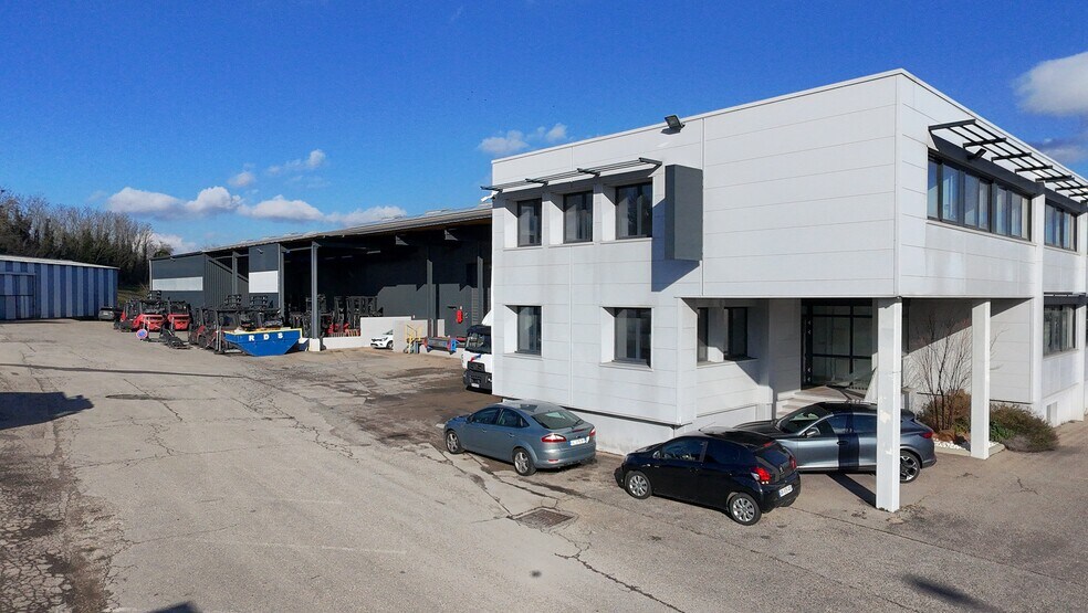 3 Rue Eugène Hénaff, Vénissieux for sale - Building Photo - Image 2 of 9
