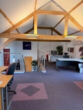 Chilton Business Centre, Aylesbury to rent Interior Photo- Image 2 of 5