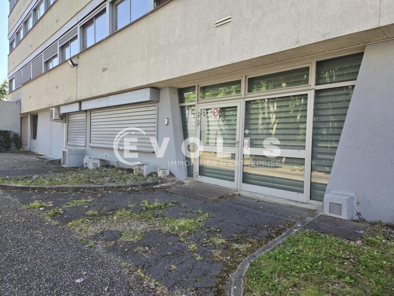 Office in Igny to rent - Building Photo - Image 2 of 8