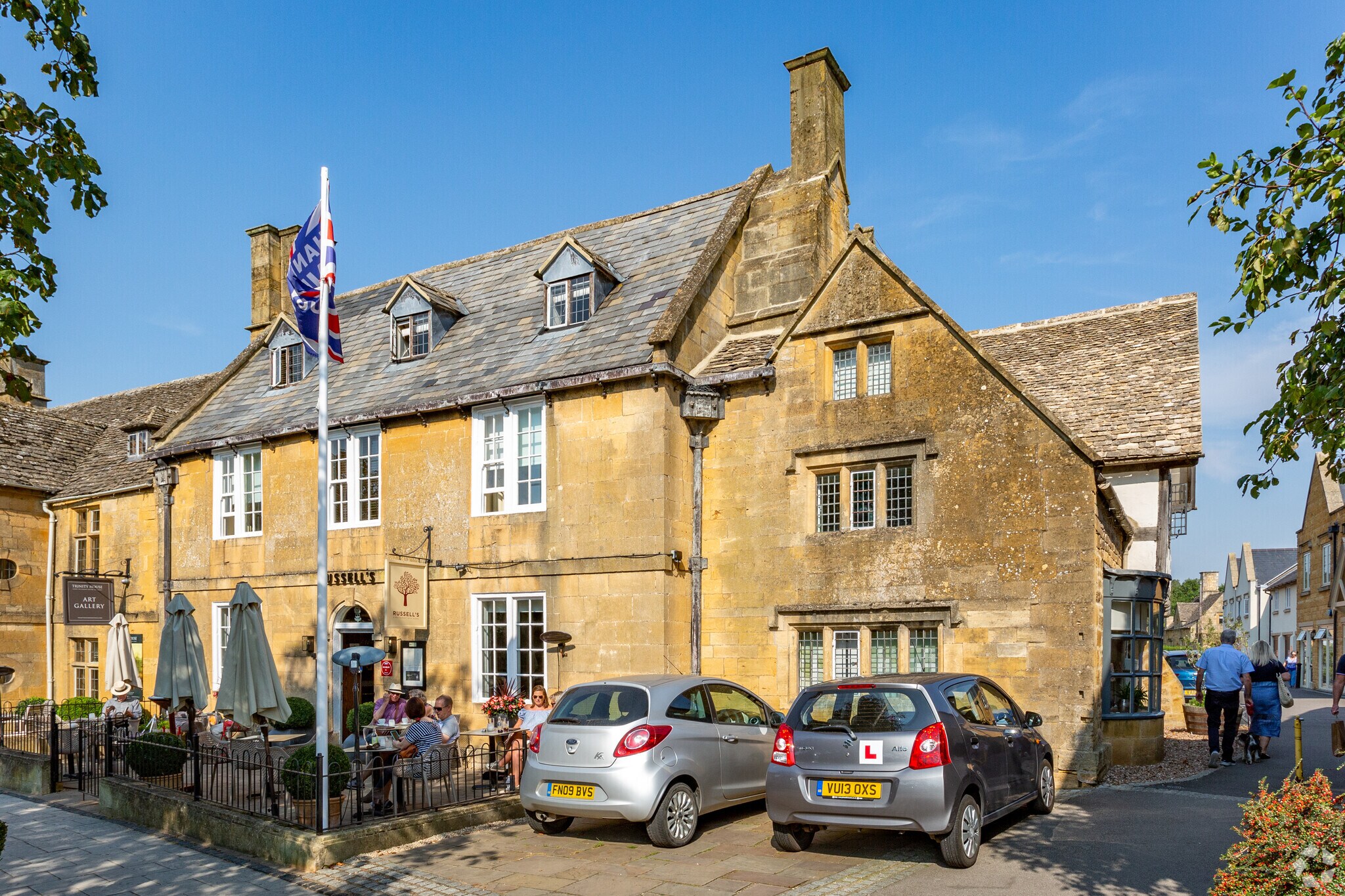 20 High St, Broadway for sale Primary Photo- Image 1 of 1