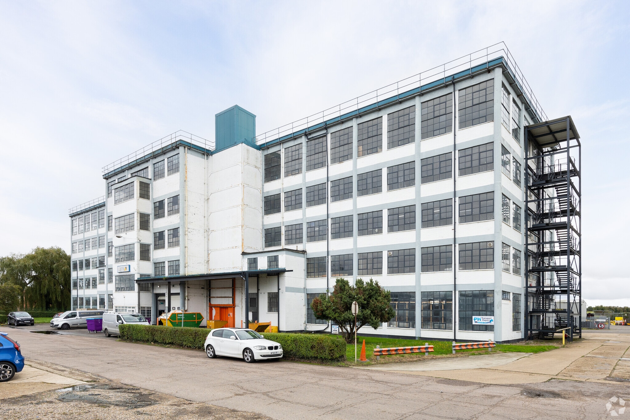 Princess Margaret Rd, Tilbury to rent Primary Photo- Image 1 of 4