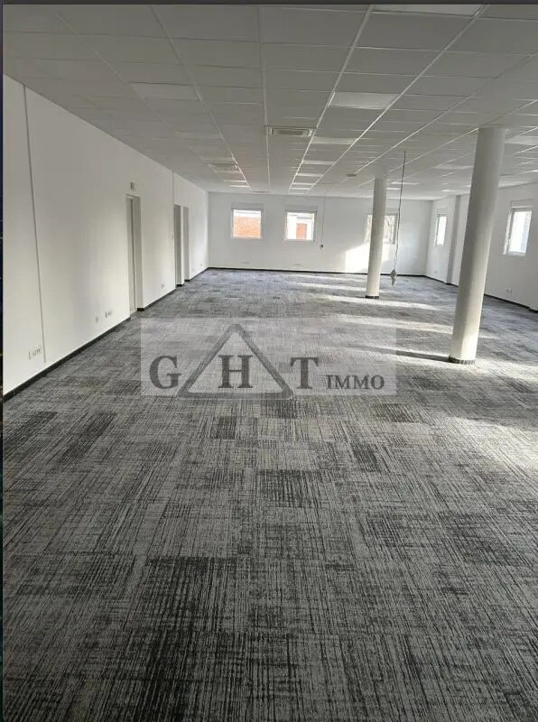 Location Bureaux 263 m² - Photo 1