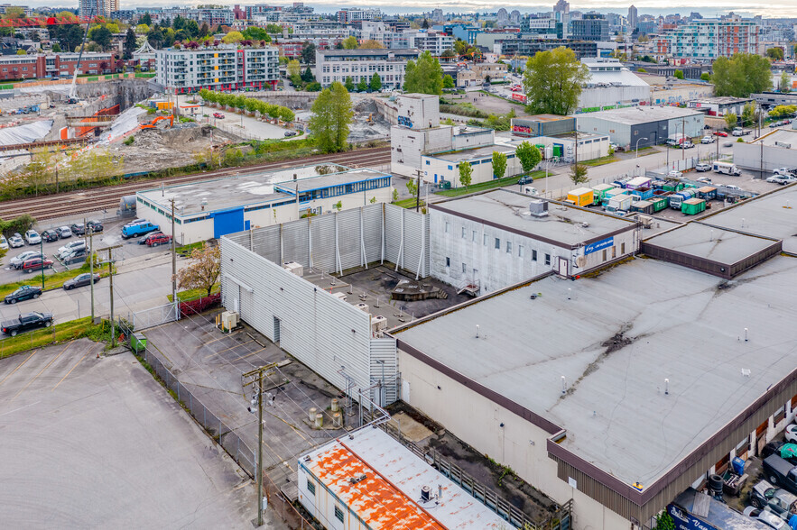 457 Industrial Ave, Vancouver, BC for sale - Building Photo - Image 3 of 4