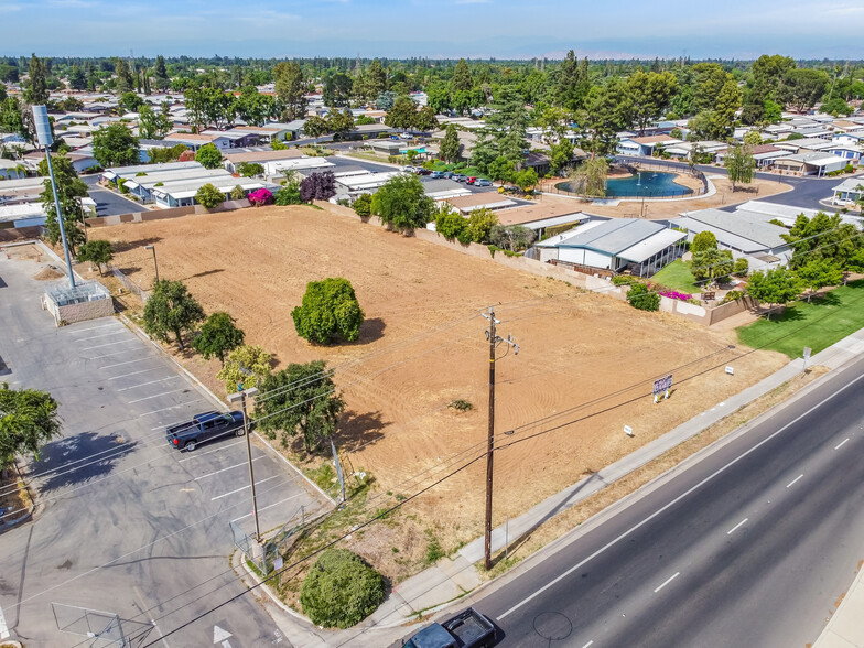 2740 W Ashlan Ave, Fresno, CA for sale - Building Photo - Image 1 of 9