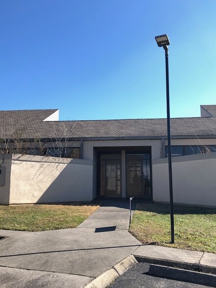 150 E Division Rd, Oak Ridge, TN for sale - Building Photo - Image 1 of 1