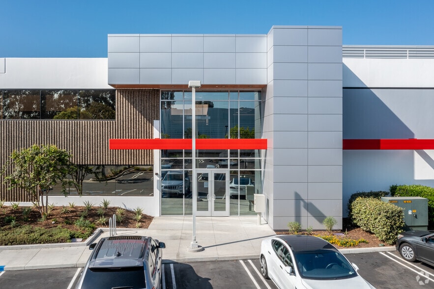 3 Burroughs, Irvine, CA to rent - Building Photo - Image 3 of 32